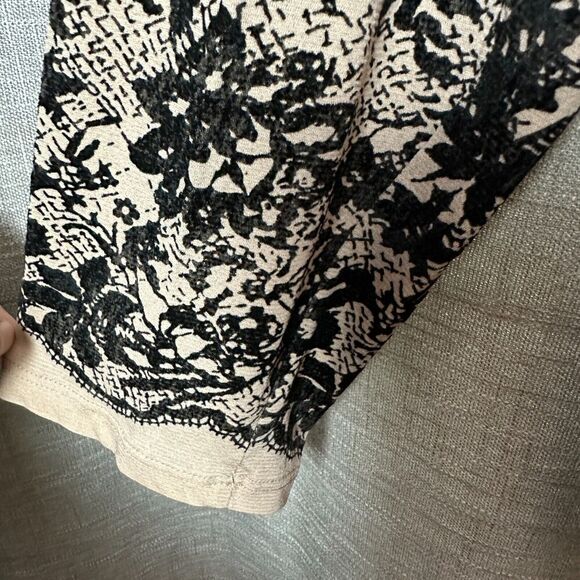 2/$30 Chicos Velvet Burnout Top Size XL Whimsigoth Floral Distressed Grunge - Picture 4 of 14